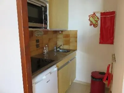 Le Hameau 001 מניגו